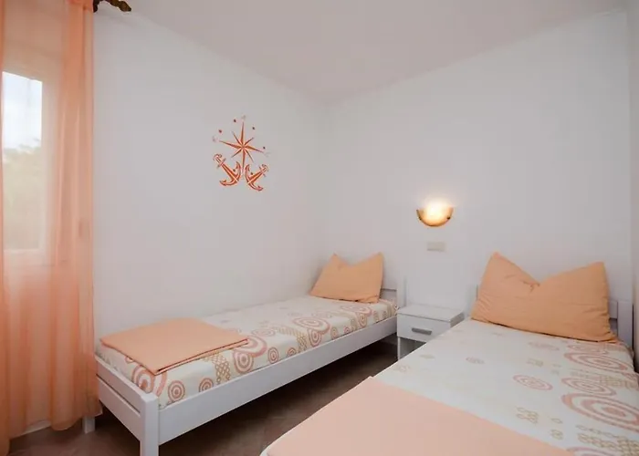 Apartament 3 *